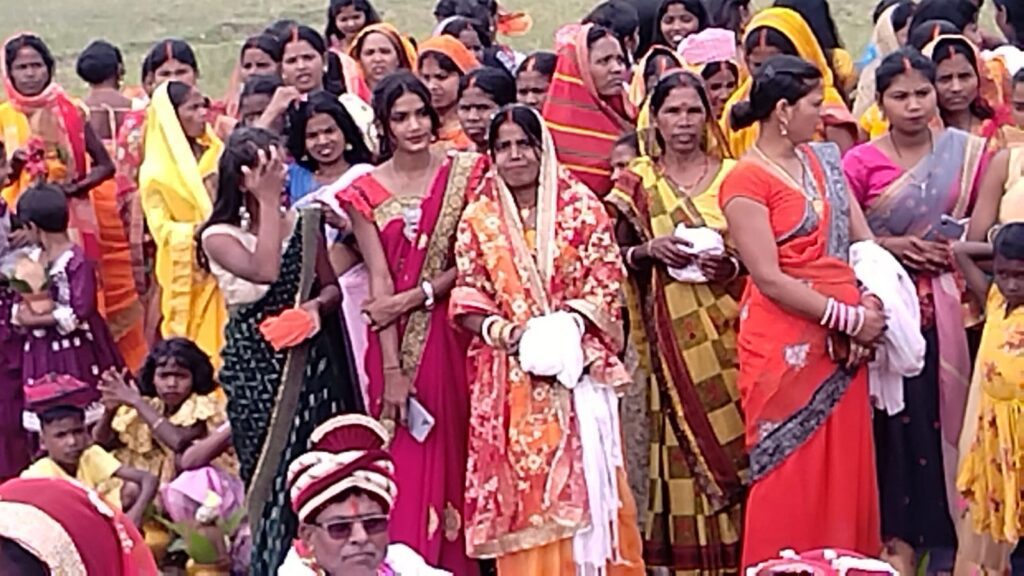 राधा कृष्ण मंदिर का वार्षिक उत्सव के अवसर पर निकाली गई भव्य कलश यात्रा राधा कृष्ण मंदिर का वार्षिक उत्सव के अवसर पर निकाली गई भव्य कलश यात्रा