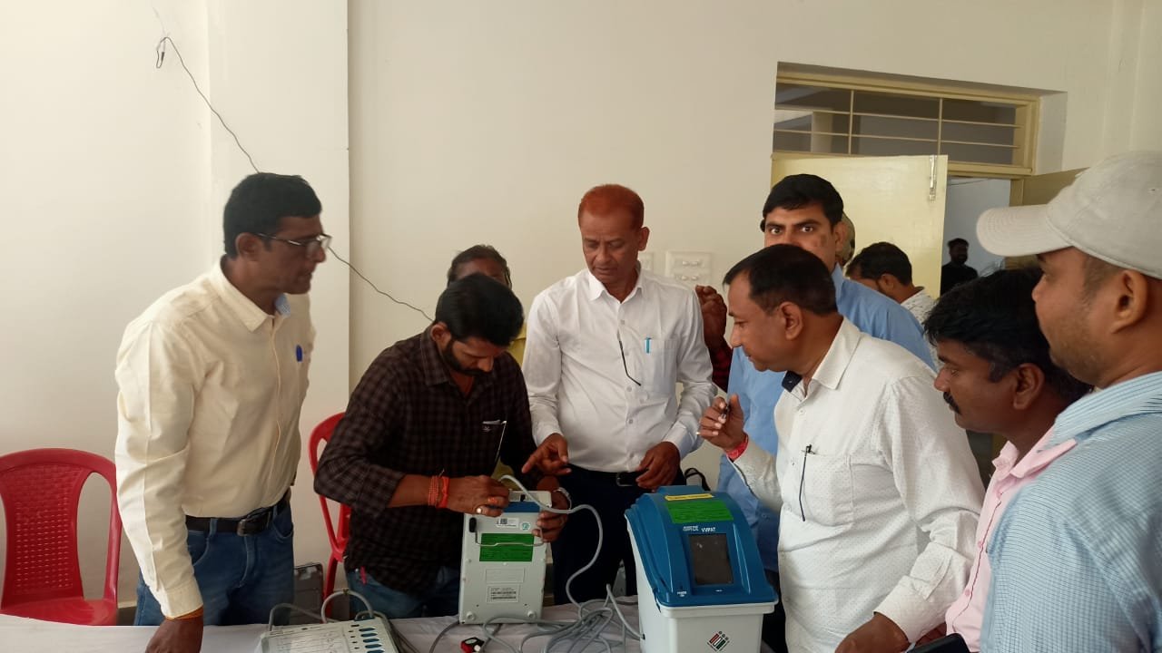 त्रुटिरहित मतदान के लिए अनिवार्य है सांगोपांग प्रशिक्षण:जिला निर्वाचन पदाधिकारी त्रुटिरहित मतदान के लिए अनिवार्य है सांगोपांग प्रशिक्षण:जिला निर्वाचन पदाधिकारी