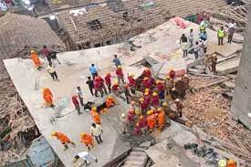 (कोलकाता)कोलकाता की झुग्गी बस्ती में गिरी 5 मंजिला निर्माणाधीन इमारत, 10 लोग घायल