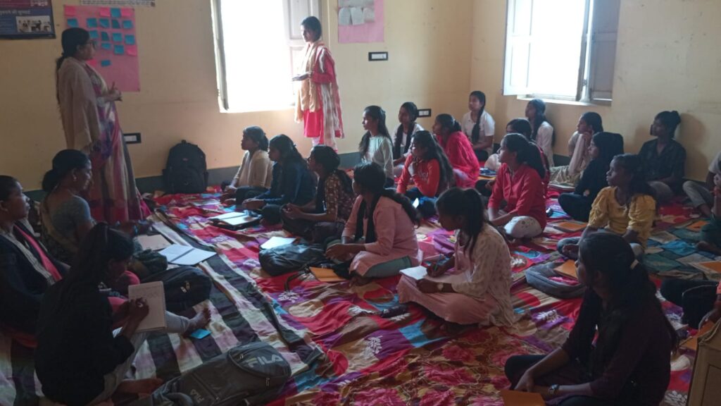 30 किशोरियों को लोकप्रेरणा केंद्र द्वारा लीडर के लिए दिया गया प्रशिक्षण 30 किशोरियों को लोकप्रेरणा केंद्र द्वारा लीडर के लिए दिया गया प्रशिक्षण