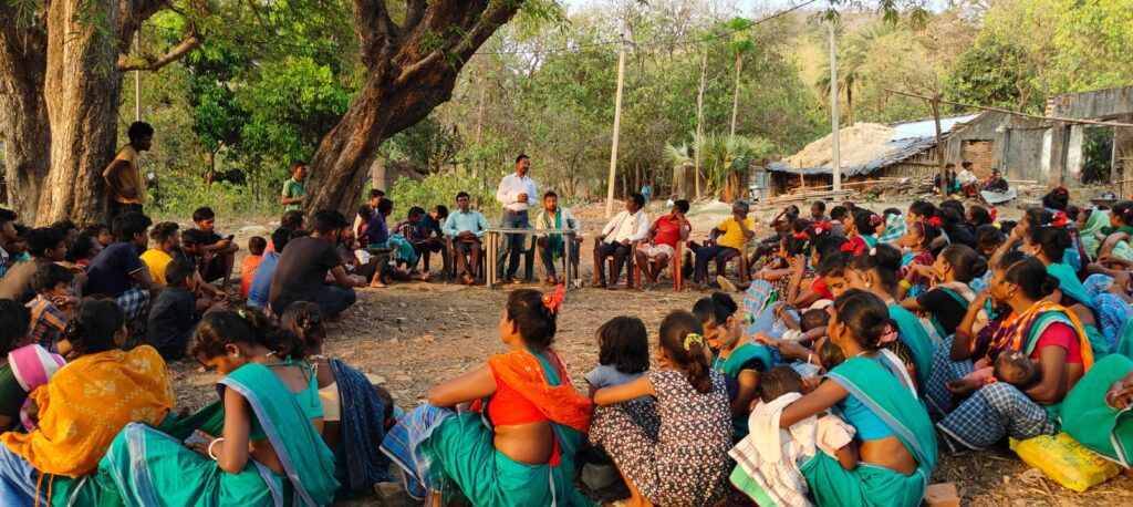 आदिम जनजाति समुदाय के बुलावे पर परसा पहाड़ पहुँचे राजमहल सांसद प्रतिनिधि आदिम जनजाति समुदाय के बुलावे पर परसा पहाड़ पहुँचे राजमहल सांसद प्रतिनिधि