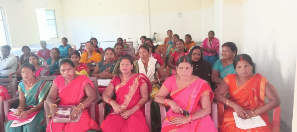 मनिका प्रखंड कार्यालय में समूह के महिलाओं के साथ जेएसएलपीएस के द्वारा किया गया बैठक। मनिका प्रखंड कार्यालय में समूह के महिलाओं के साथ जेएसएलपीएस के द्वारा किया गया बैठक।