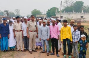 शांतिपूर्ण माहौल मे अता की गई ईद की नमाज