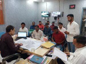 डीसीएलआर राजीव कुमार ने प्रखंड बूथ पर्यवेक्षकों के साथ की बैठक