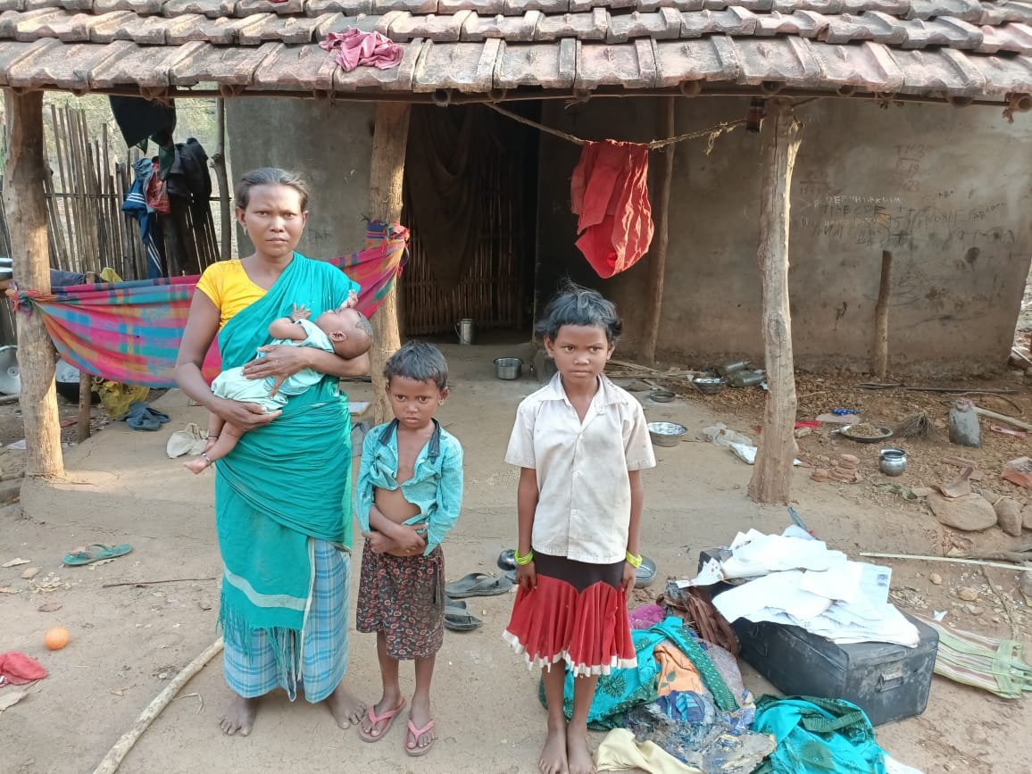 घर मे आग लगने से अनाज,कपड़ेव अन्य सामग्री जल कर राख