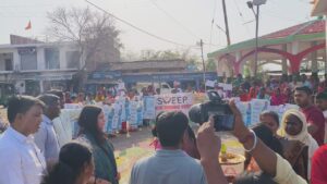 जिला निर्वाचन पदाधिकारी सह उपायुक्त ने किया विभिन्न मतदान केंद्रों निरीक्षण कर सुविधाओं का लिया जायजा…