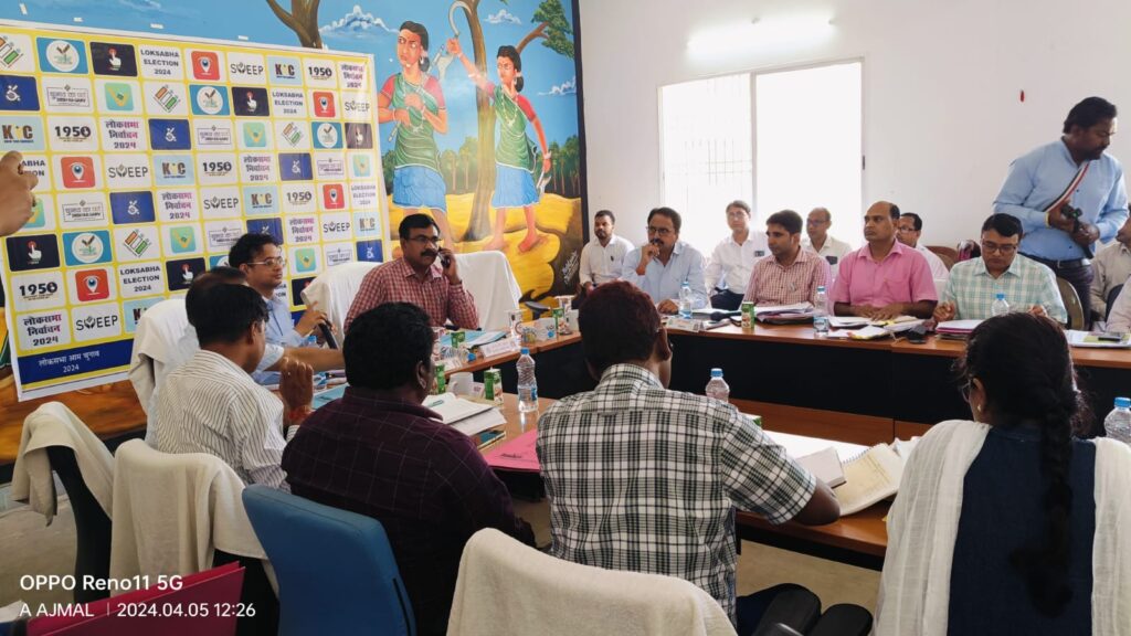 बोरियो पहुंचे मुख्य निर्वाचन पदाधिकारी रवि कुमार बोरियो पहुंचे मुख्य निर्वाचन पदाधिकारी रवि कुमार