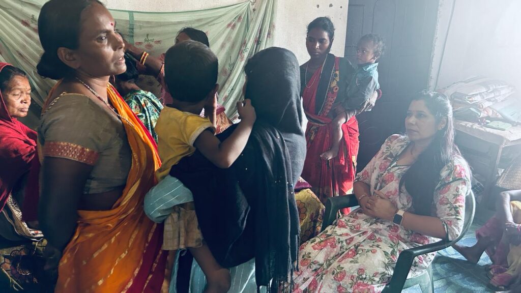 मृतक के परिजन से मिलने उनके घर पहुंचे जिप उपाध्यक्ष अनीता देवी`,दिया हर संभव सहायता का आश्वासन मृतक के परिजन से मिलने उनके घर पहुंचे जिप उपाध्यक्ष अनीता देवी`,दिया हर संभव सहायता का आश्वासन