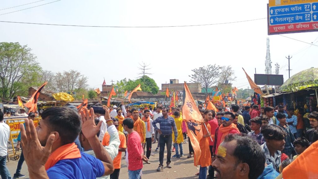 विहिप ने भव्य रुप से शोभायात्रा और धर्मसभा का किया आयोजन।