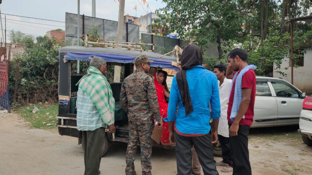पांच बच्चों की मां फांसी लगाकर की आत्महत्या: जांच में जुटी पुलिस पांच बच्चों की मां फांसी लगाकर की आत्महत्या: जांच में जुटी पुलिस