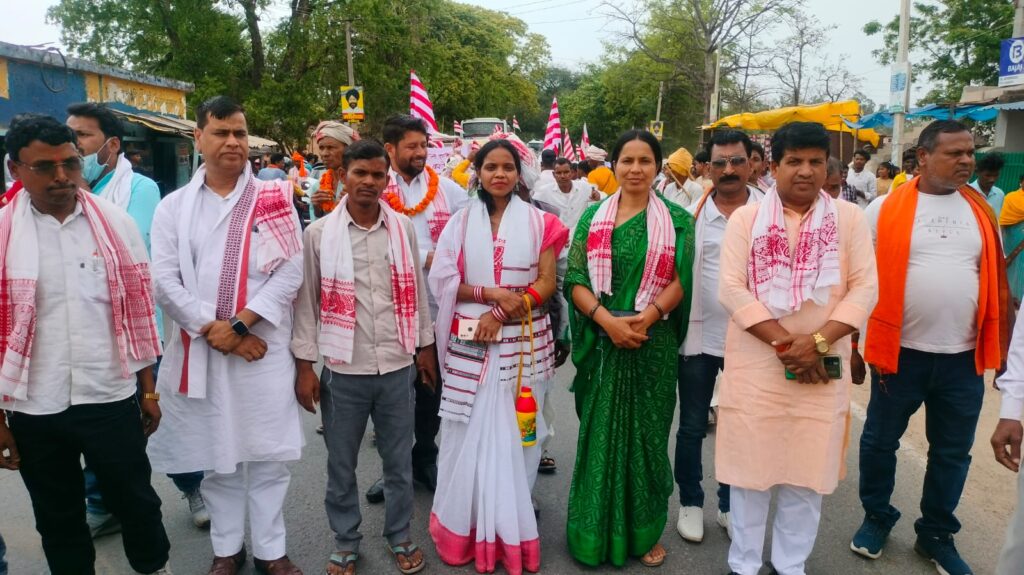 सरना समाज के लोगों द्वारा प्राकृतिक की पूजा,सरहुल पर्व बड़े ही उत्साह पूर्वक मनाया गया सरना समाज के लोगों द्वारा प्राकृतिक की पूजा,सरहुल पर्व बड़े ही उत्साह पूर्वक मनाया गया