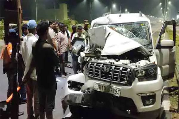 सड़क हादसा:ट्रक और स्कॉर्पियो में जबरजस्त सीधी भिड़ंत,स्कॉर्पियो चालक गंभीर रूप से घायल सड़क हादसा:ट्रक और स्कॉर्पियो में जबरजस्त सीधी भिड़ंत,स्कॉर्पियो चालक गंभीर रूप से घायल