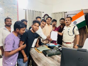 बढ़ते नशे के कारोबार पर रोक लगाने को लेकर युवा आजसू ने एसपी को सौंपा ज्ञापन