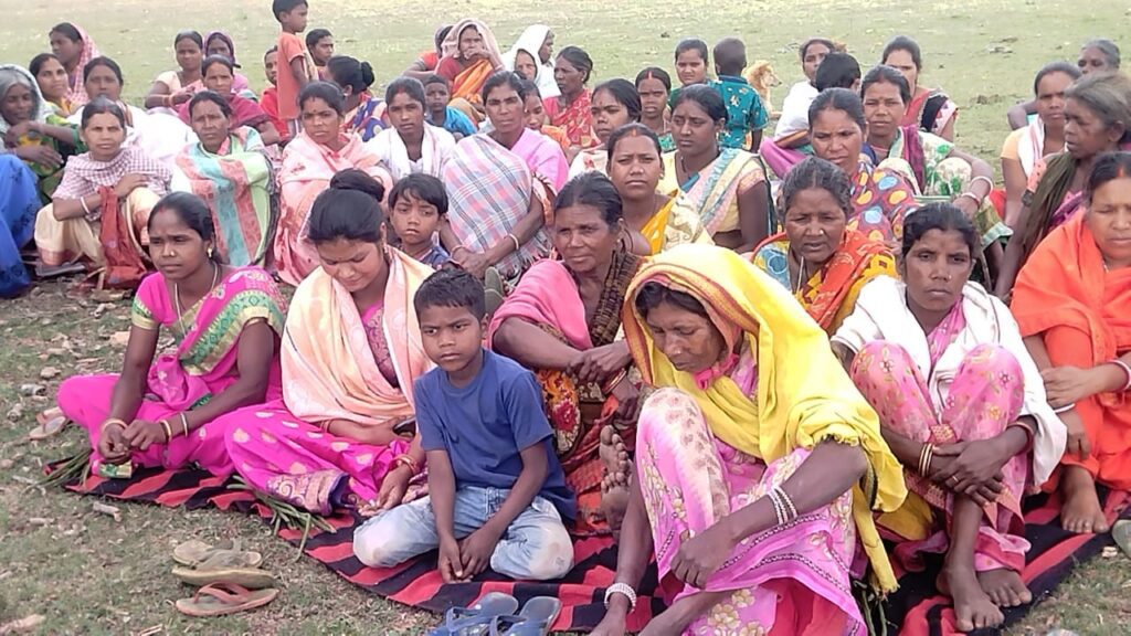 दर्जनों गांवों के ग्रामीण ने वोट का किया बहिष्कार,रोड नहीं तो वोट नहीं का दिया नारा दर्जनों गांवों के ग्रामीण ने वोट का किया बहिष्कार,रोड नहीं तो वोट नहीं का दिया नारा