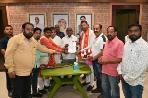 रामनवमी शोभायात्रा में हेलीकॉप्टर से पुष्पवर्षा की मांग को लेकर सीएम से मिला सनातन महापंचायत का प्रतिनिधि मंडल