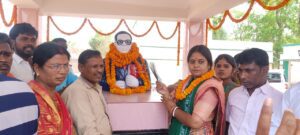 बाबा साहब डॉक्टर भीमराव अम्बेडकर की प्रतिमा पर लोकसभा राजद उम्मीदवार ममता भुईयां ने किया गया माल्यार्पण