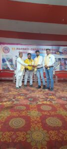 सामाजिक कार्यों के लिए सम्मानित किए गए चंचल कुमार सिंह पद्म विभूषण दुखु मांझी के द्वारा किया गया सम्मानित