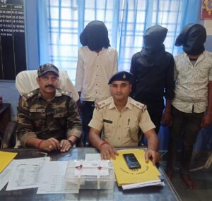 देशी कट्टा के साथ साथ तीन युवक गिरफ्तार