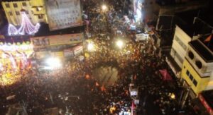 शोभायात्रा के दौरान जुलूस में 200 से ज्यादा लाेगाें के माेबाइल व पर्स की चाेरी