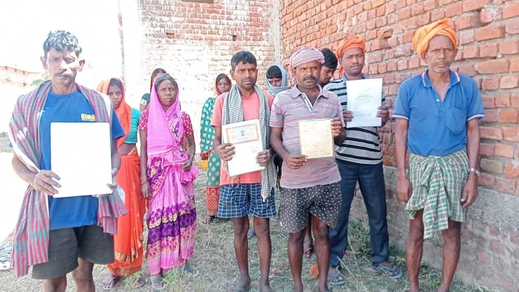 मालिकाना हक रहते हुए भी बेघर:लगाया जिला प्रशासन से गुहार,दिला दीजिए मुझे अपना अधिकार मालिकाना हक रहते हुए भी बेघर:लगाया जिला प्रशासन से गुहार,दिला दीजिए मुझे अपना अधिकार