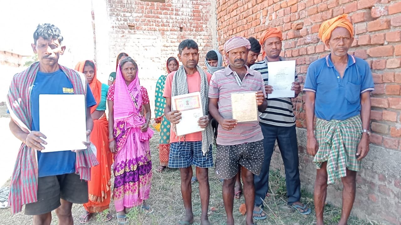 मालिकाना हक रहते हुए भी बेघर:लगाया जिला प्रशासन से गुहार,दिला दीजिए मुझे अपना अधिकार मालिकाना हक रहते हुए भी बेघर:लगाया जिला प्रशासन से गुहार,दिला दीजिए मुझे अपना अधिकार