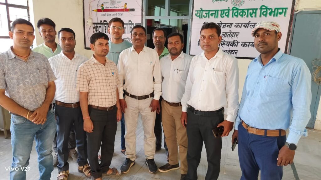 झरोटेफ के जिला अध्यक्ष हीरा प्रसाद यादव के नेतृत्व में जिला शिक्षा पदाधिकारी से मिलकर लंबित वेतनमान का शीघ्र भुगतान करने की की मांग