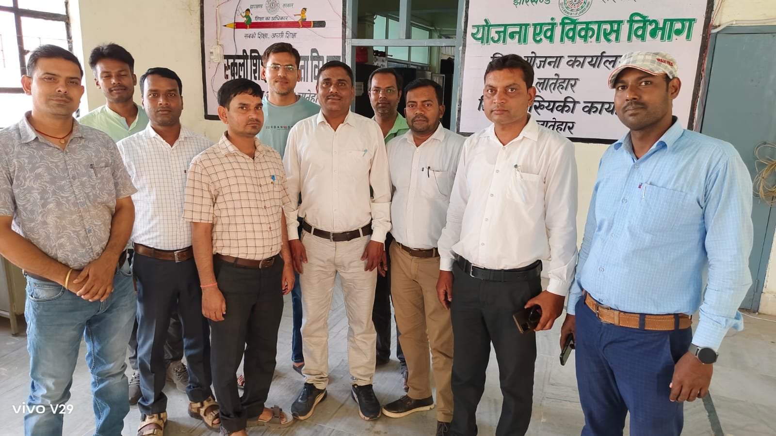 झरोटेफ के जिला अध्यक्ष हीरा प्रसाद यादव के नेतृत्व में जिला शिक्षा पदाधिकारी से मिलकर लंबित वेतनमान का शीघ्र भुगतान करने की की मांग झरोटेफ के जिला अध्यक्ष हीरा प्रसाद यादव के नेतृत्व में जिला शिक्षा पदाधिकारी से मिलकर लंबित वेतनमान का शीघ्र भुगतान करने की की मांग