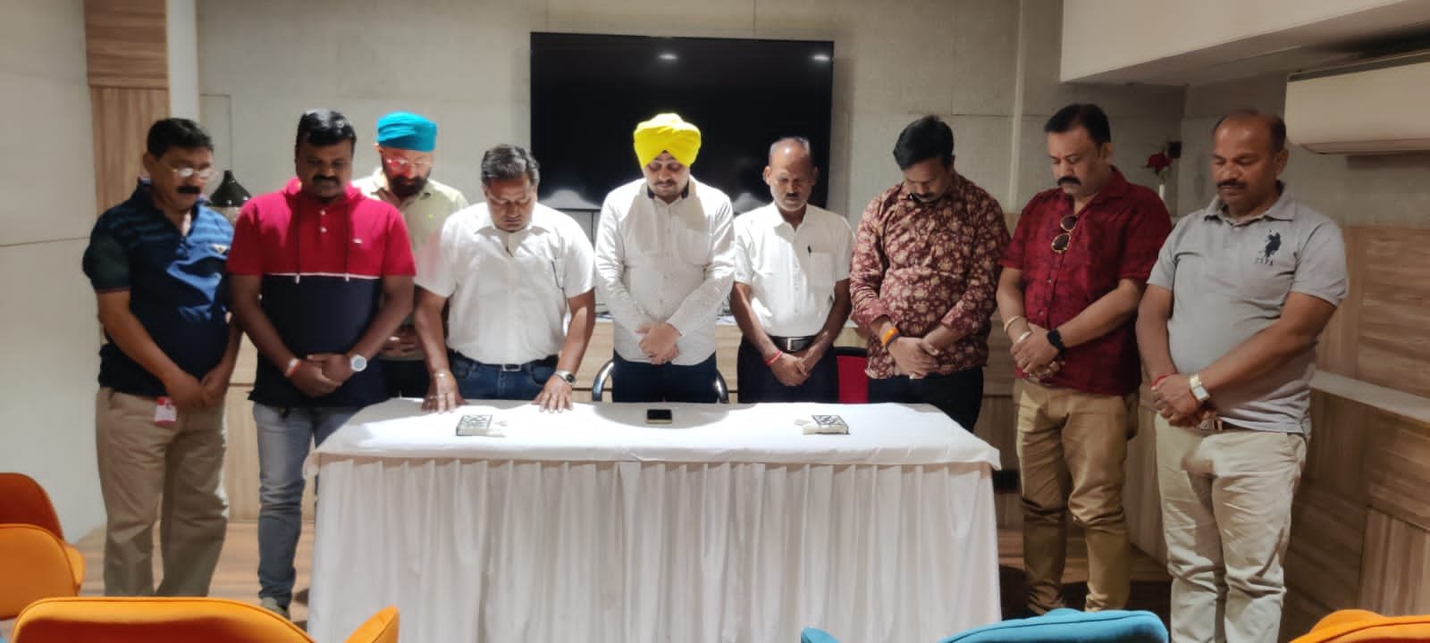 पत्रकार विनोद दास के आश्रितों को मिले आर्थिक सहयोग-प्रीतम भाटिया पत्रकार विनोद दास के आश्रितों को मिले आर्थिक सहयोग-प्रीतम भाटिया