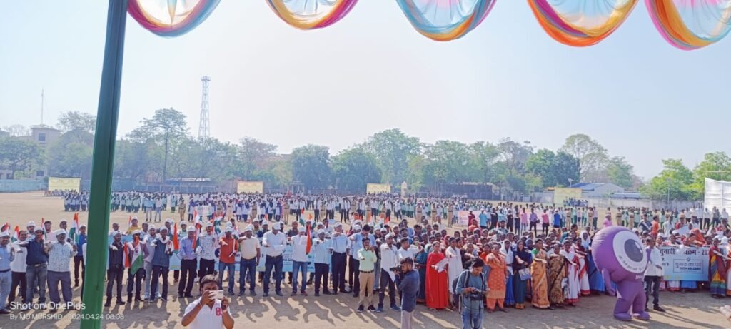 मतदाता जागरूकता हेतु मानव श्रृंखला बनाकर निकाली गई डेमोक्रेसी रैली… मतदाता जागरूकता हेतु मानव श्रृंखला बनाकर निकाली गई डेमोक्रेसी रैली…