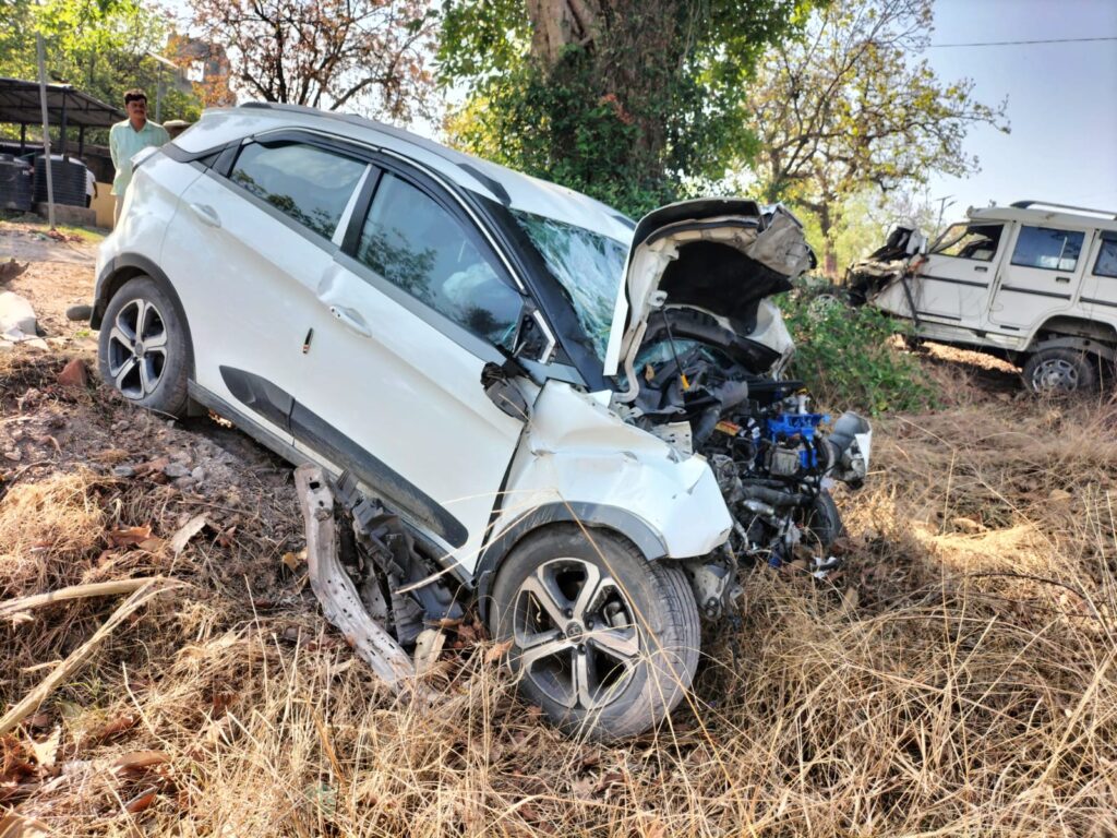 दर्दनाक सड़क हादसा में दो लोगों की गई जान दर्दनाक सड़क हादसा में दो लोगों की गई जान