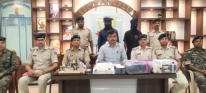 एसडीपीओ संतोष मिश्रा के नेतृत्व में बमबारी के अभियुक्त गिरफ्तार