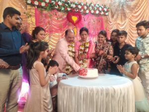 संजय दंपति शादी के 35 वें सालगिरह को बनाया यादगार