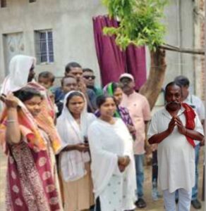 चतरा/लातेहार:निर्दलीय प्रत्याशी अर्जुन प्रजापति ने चलाया तूफानी जनसंपर्क अभियान