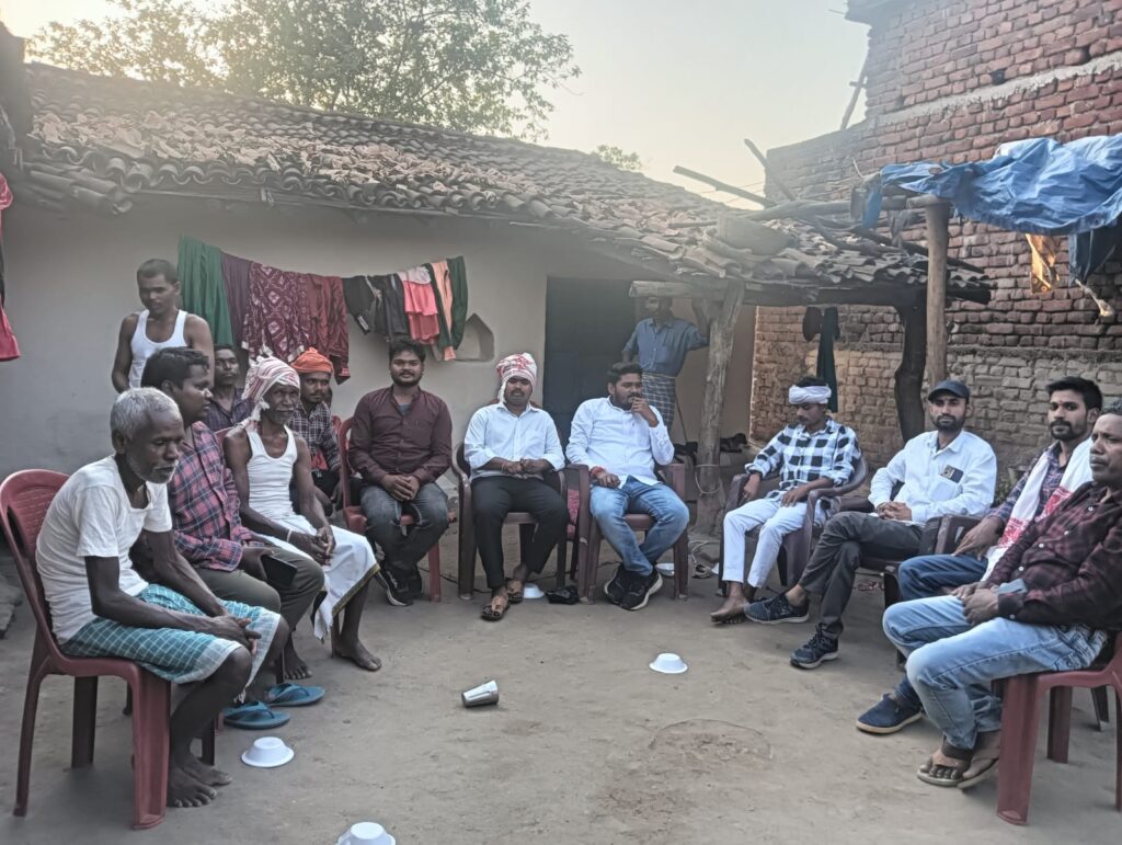 पीड़ित बूथ अध्यक्ष से मिले यूवा नेता नागमणी और रमेश: कहा जल्द न्याय मिले पीड़ित बूथ अध्यक्ष से मिले यूवा नेता नागमणी और रमेश: कहा जल्द न्याय मिले
