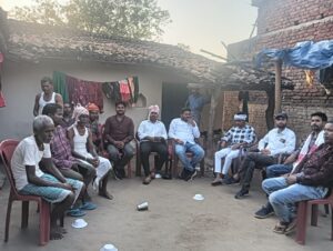 पीड़ित बूथ अध्यक्ष से मिले यूवा नेता नागमणी और रमेश: कहा जल्द न्याय मिले