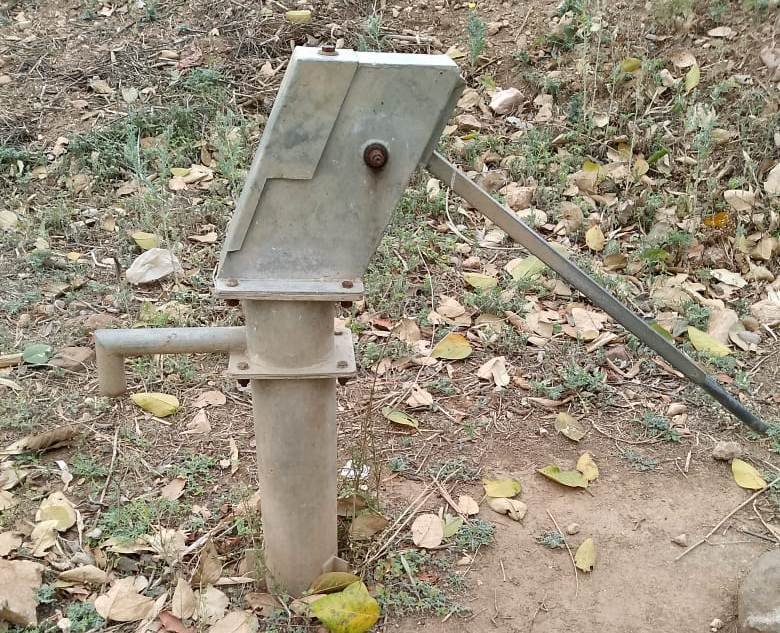जनता दरबार मे आवेदन देने के बाद भी नही बन सका खराब चपानल,आक्रोश जनता दरबार मे आवेदन देने के बाद भी नही बन सका खराब चपानल,आक्रोश
