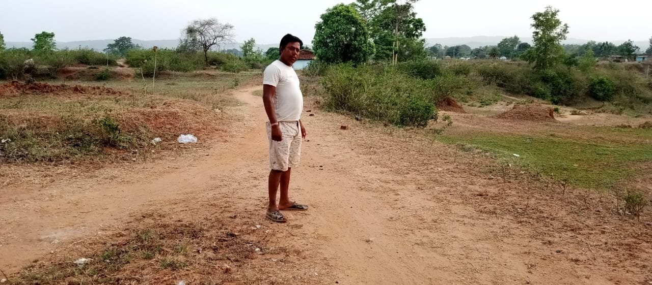 भीषण गर्मी से जन जीवन हुआ अस्त व्यस्त,पक्षी भी पानी नहीं मिलने से गवा रहें हैं अपनी जान भीषण गर्मी से जन जीवन हुआ अस्त व्यस्त,पक्षी भी पानी नहीं मिलने से गवा रहें हैं अपनी जान