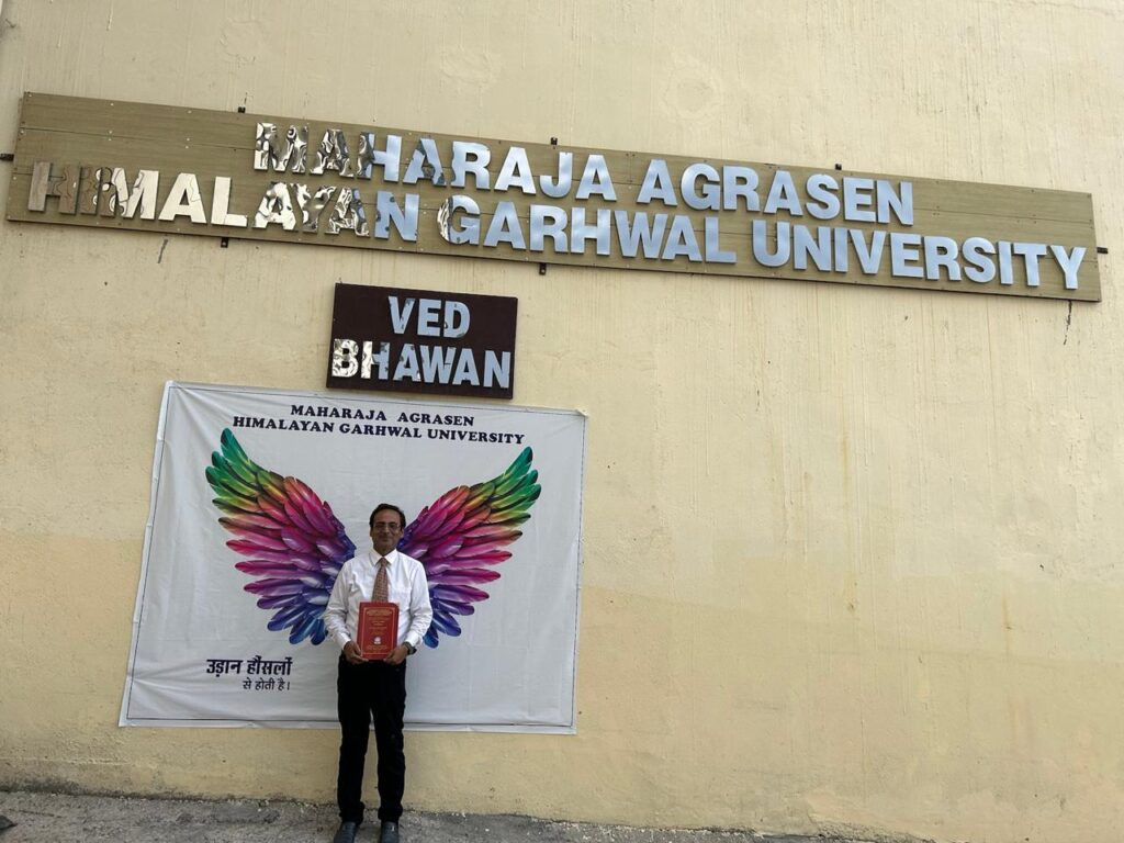 गणित शिक्षक जे के पाण्डेय को मिली डॉक्टरेट की उपाधि गणित शिक्षक जे के पाण्डेय को मिली डॉक्टरेट की उपाधि
