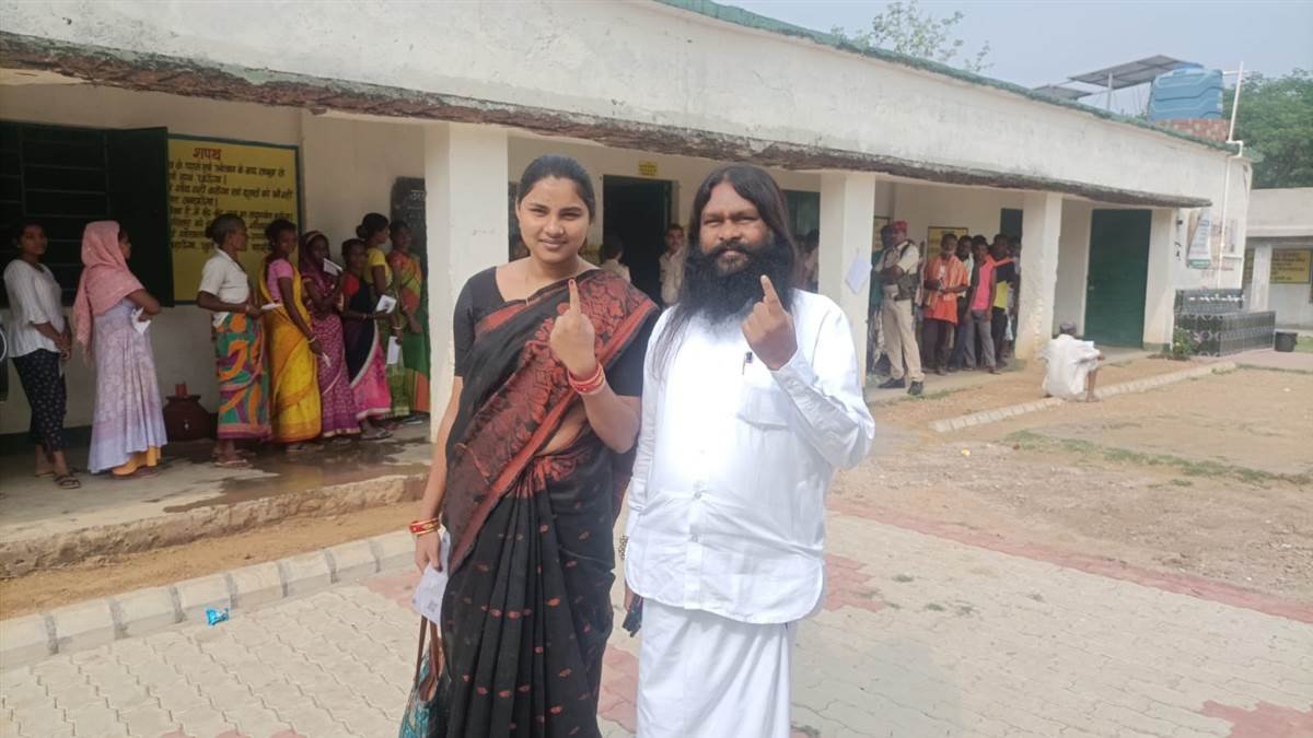 बाबूलाल सोरेन ने डाला वोट बाबूलाल सोरेन ने डाला वोट