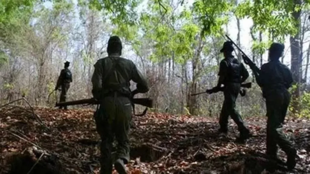 सुरक्षाकर्मियों और नक्सलियों के बीच भीषण मुठभेड़:सात नक्सली ढेर, सुरक्षाकर्मियों और नक्सलियों के बीच भीषण मुठभेड़:सात नक्सली ढेर,