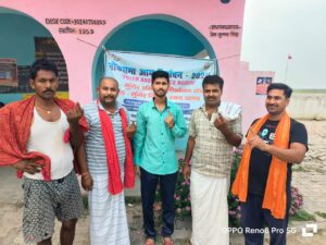 हरिमोहन सिंह इलेक्शन कमीशन ब्रांड एंबेसडर ने ग्रामीण मतदाताओं के साथ किया मतदान