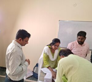 जिले में शत-प्रतिशत मतदान करवाने की कवायद प्रारंभ,होम वोटिंग के जरिए लोगों से घर में ही करवाया जा रहा मतदान