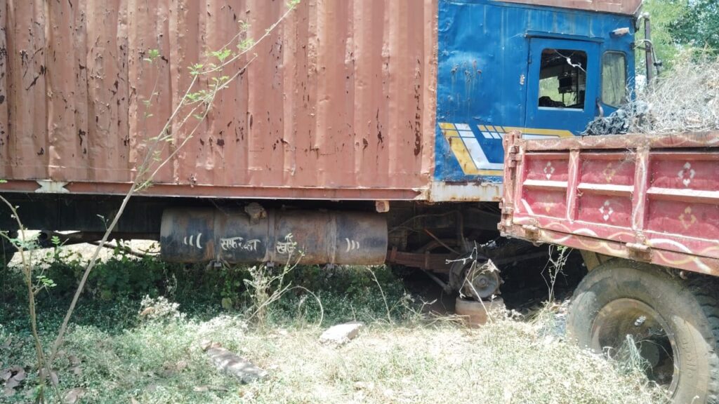 मनिका पुलिस ने चोरी के मामले में तथाकथित पत्रकार को पकड़कर भेजा जेल। मनिका पुलिस ने चोरी के मामले में तथाकथित पत्रकार को पकड़कर भेजा जेल।