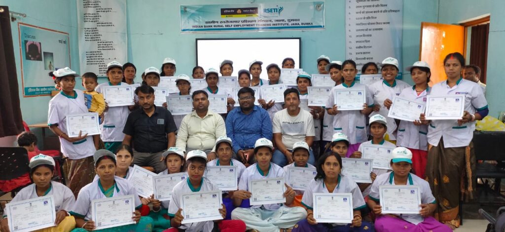 सिलाई कटाई प्रशिक्षण संपन्न, प्रशिक्षुओं को दिया गया प्रमाण पत्र। सिलाई कटाई प्रशिक्षण संपन्न, प्रशिक्षुओं को दिया गया प्रमाण पत्र।