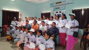 प्रशिक्षण लेकर डिटेर्जेन्ट पाउडर, साबुन व फिनाइल बनाने में सखी मंडल की महिलाएं हुई दक्ष,अब स्वरोजगार से बनेगी आत्मनिर्भर।