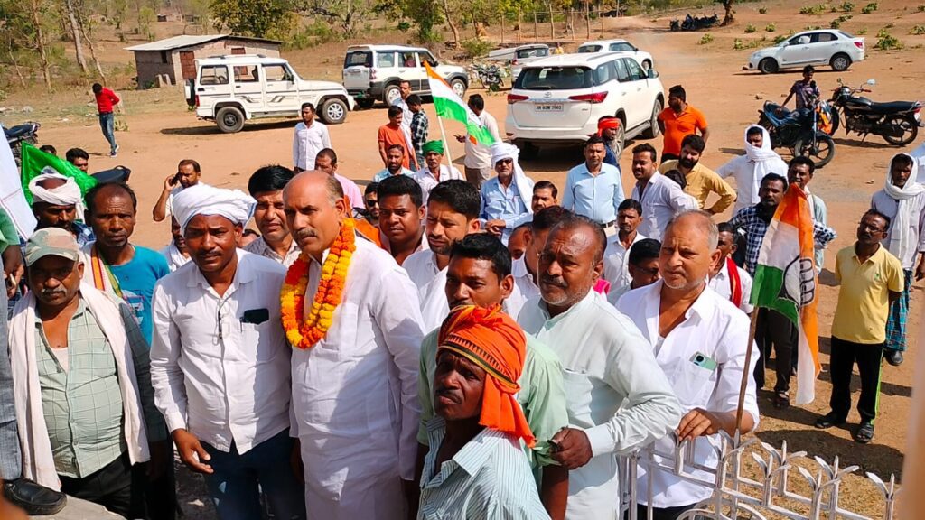 चतरा संसदीय क्षेत्र में जरूरत के अनुकूलऔर समय के साथ सभी प्रकार की आवश्यकता होगी पूरी - कृष्णानंद त्रिपाठी (KN त्रिपाठी) चतरा संसदीय क्षेत्र में जरूरत के अनुकूलऔर समय के साथ सभी प्रकार की आवश्यकता होगी पूरी - कृष्णानंद त्रिपाठी (KN त्रिपाठी)