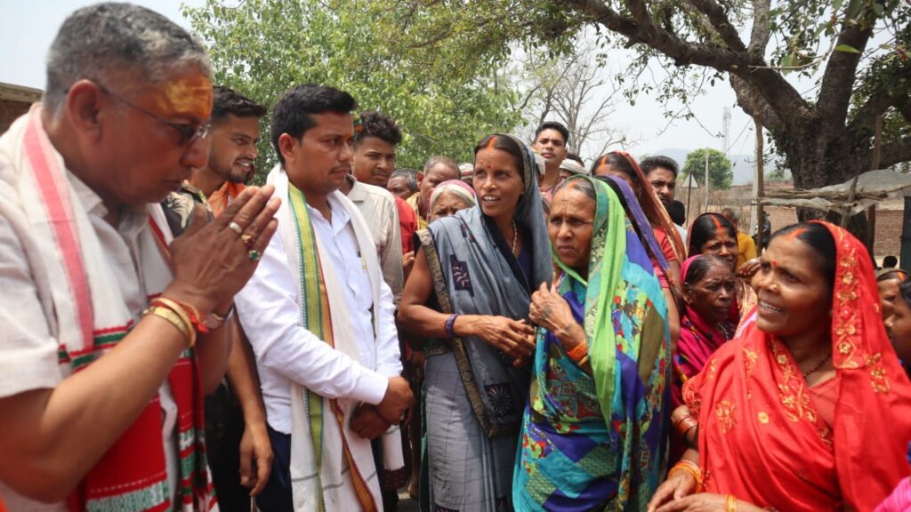 भाजपा प्रत्याशी कालीचरण सिंह ने चलाया तूफानी जनसंपर्क अभियान