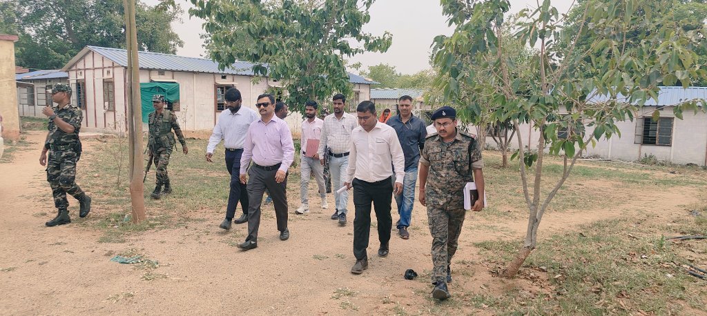 जिला निर्वाचन पदाधिकारी सह उपायुक्त ने मनातू व पांकी के इंटरमीडिएट स्ट्रांग रूम व कई बूथों का निरीक्षण किया जिला निर्वाचन पदाधिकारी सह उपायुक्त ने मनातू व पांकी के इंटरमीडिएट स्ट्रांग रूम व कई बूथों का निरीक्षण किया