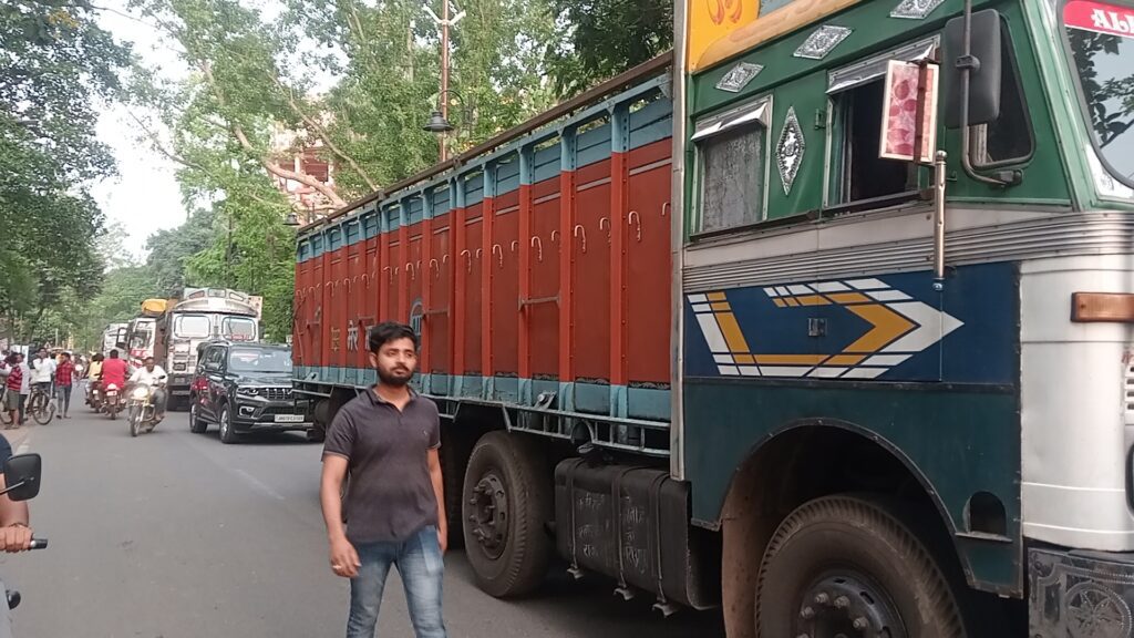 बाइक की टक्कर से युवक हुआ घायल:ईलाज के दौरान हुआ मौत, परिजनों का रो रो कर हुआ बुरा हाल