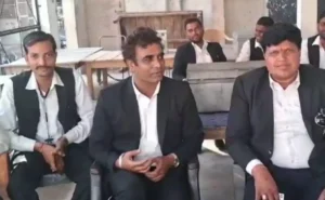 यूपी के दो वकीलों ने पसंदीदा उम्मीदवारों पर लगाया दो लाख रुपये का दांव